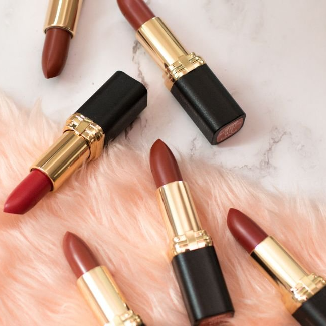 Choosing the Right Lipstick Shade for Your Skin Tone